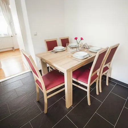 Alpi Apartament *